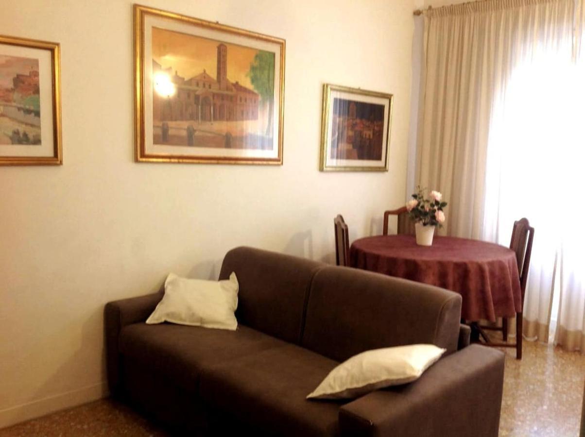 Priscilla & Parking At St Peter Basilica +free Calls To Usa, Canada, China * Rome