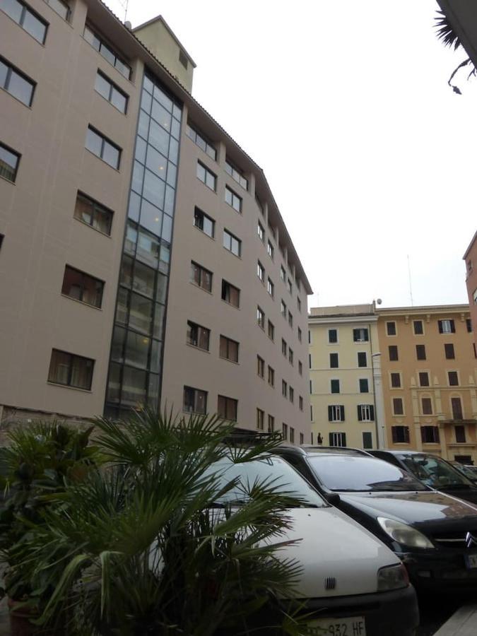 Priscilla & Parking At St Peter Basilica +free Calls To Usa, Canada, China * Rome