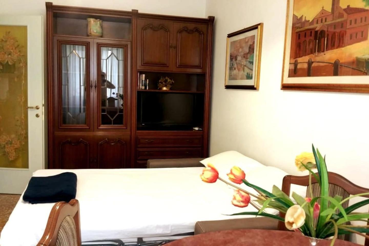 Priscilla & Parking At St Peter Basilica +free Calls To Usa, Canada, China Apartment