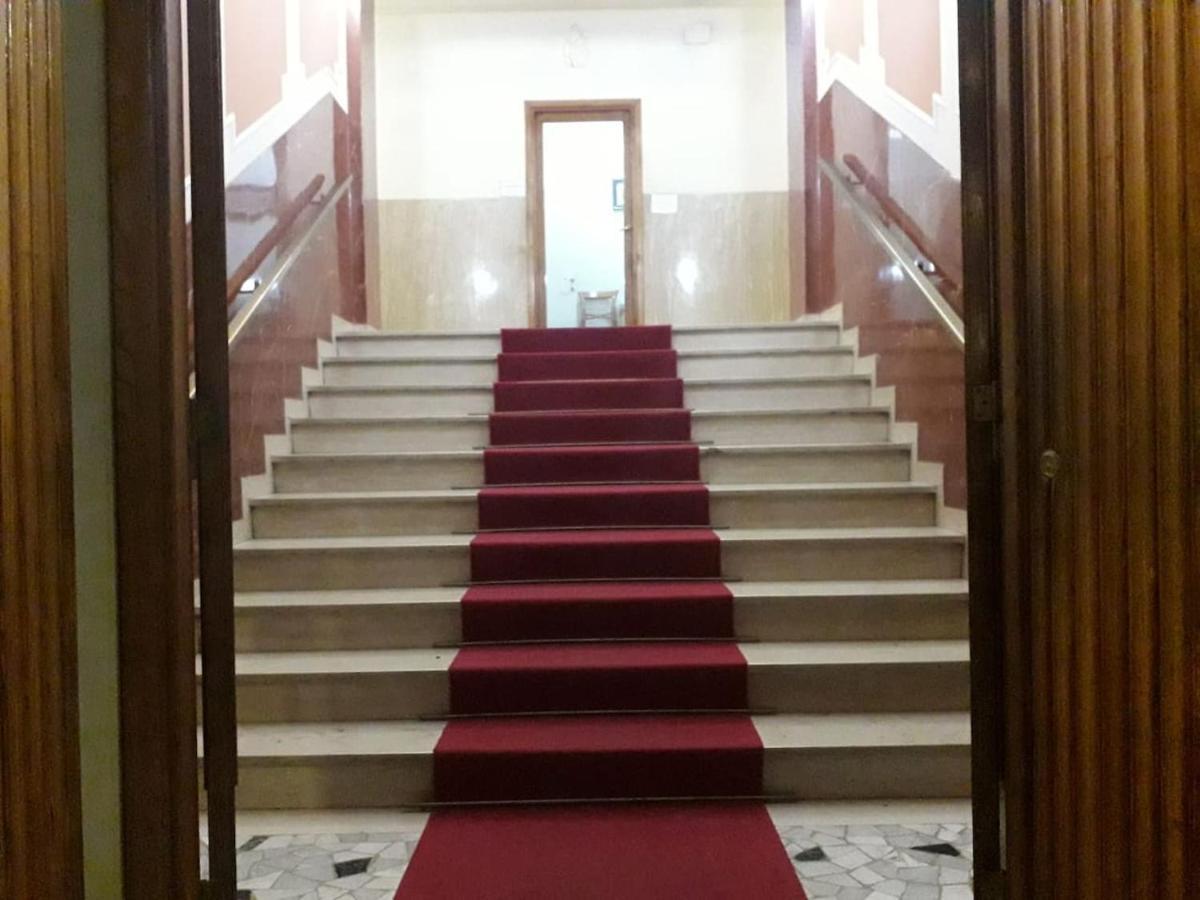 Priscilla & Parking At St Peter Basilica +free Calls To Usa, Canada, China Appartement Rome